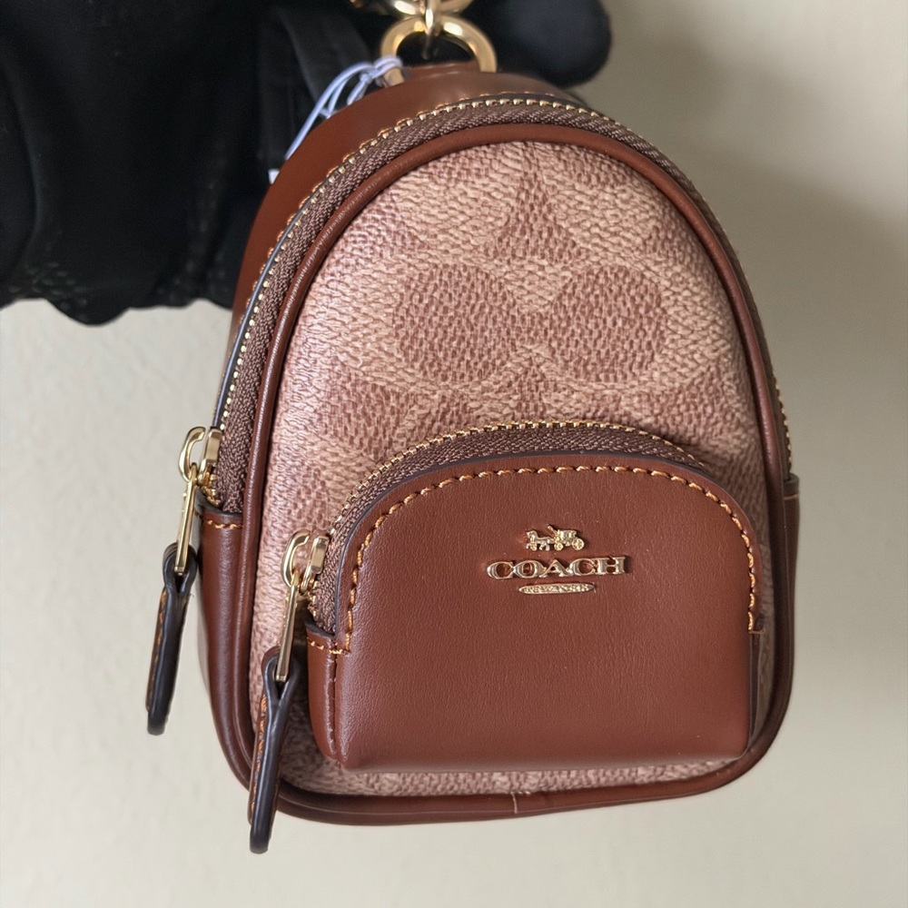 Coach Signature print Mini court Backpack, Bag charm Keychain. NWT. Authentic - Picture 9 of 12